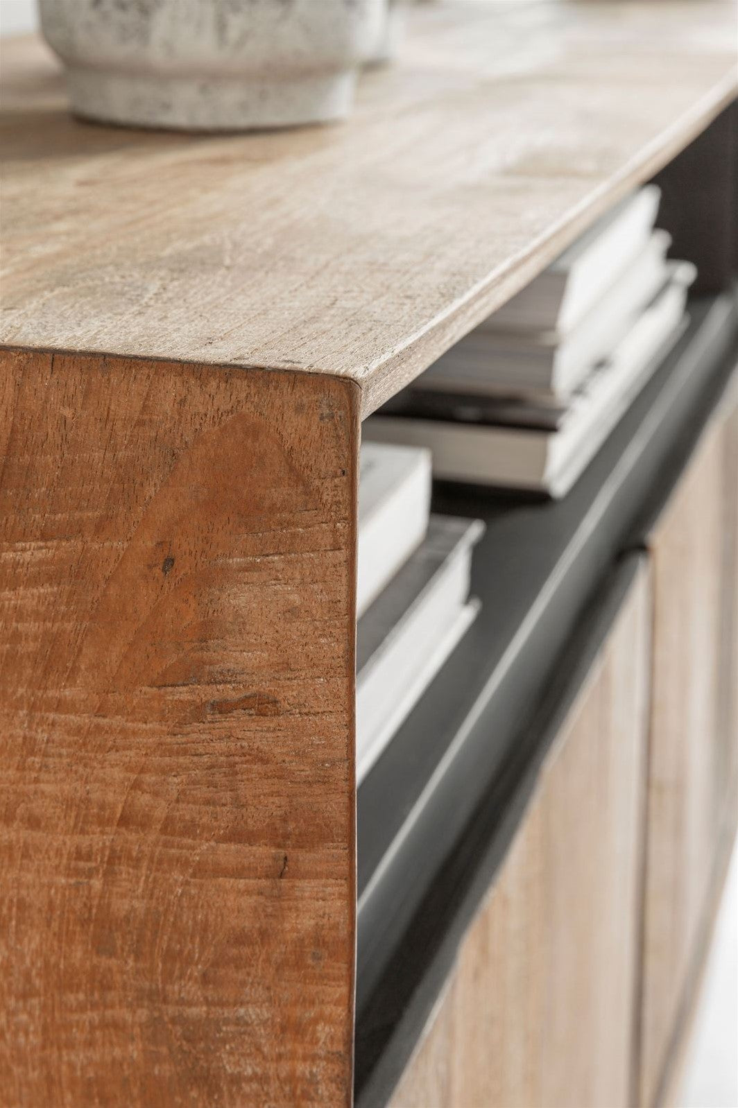 Dresser Metropole