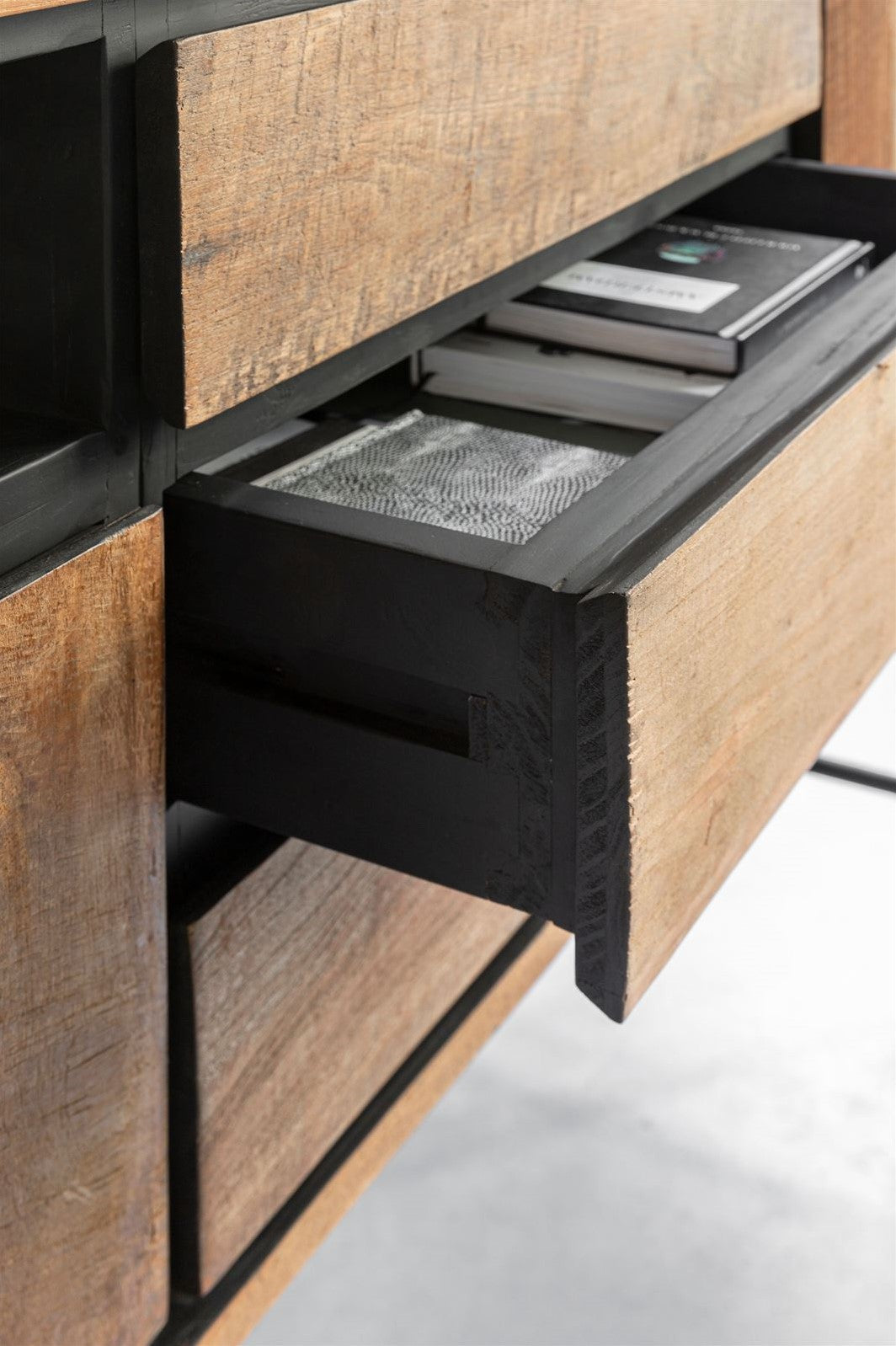 Dresser Metropole